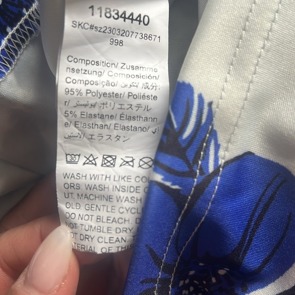 Emery Rose Blue and White Floral Dress 🥳 - Picture 4 of 4